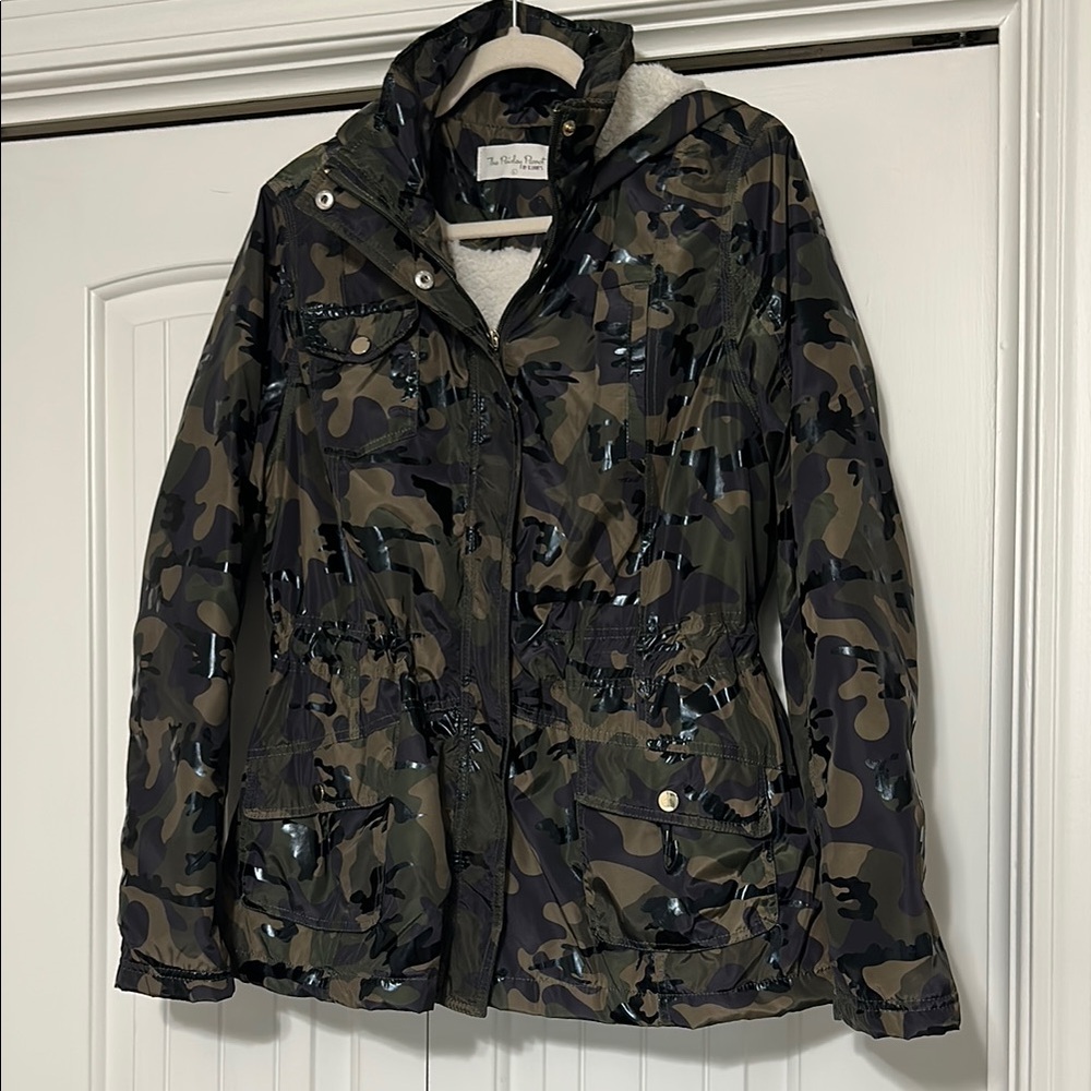 D) Stylish Camouflage Utility Jacket for Women